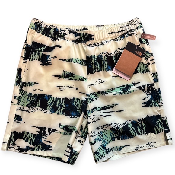 THE NORTH FACE | Men's Wander Shorts in Lime Cream Ravine Print - Picture 3 of 6